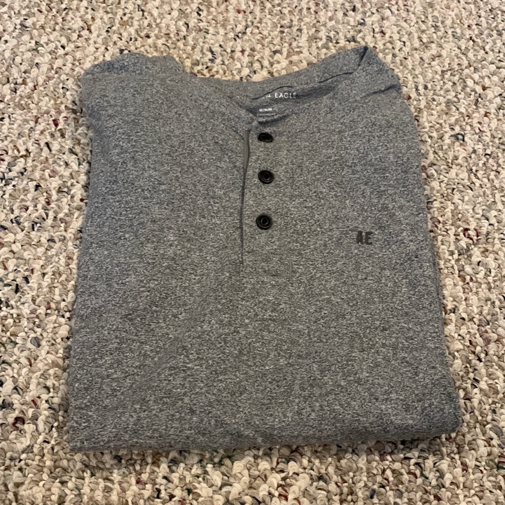 Gray American Eagle T-shirt